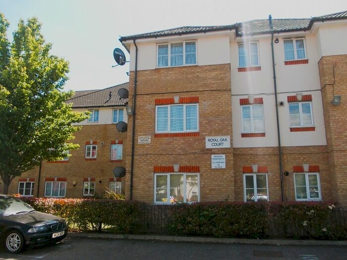 2 Bedroom Flat To Rent In Green Lane, Dagenham, RM8