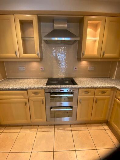 2 Bedroom Flat To Rent In Dominion Close, Hounslow, TW3