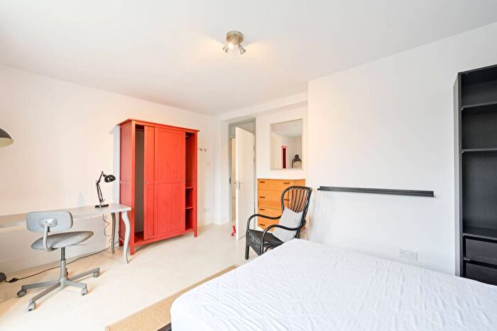 3 Bedroom Flat To Rent In Stockwell Gardens Estate, Stockwell, London, SW9