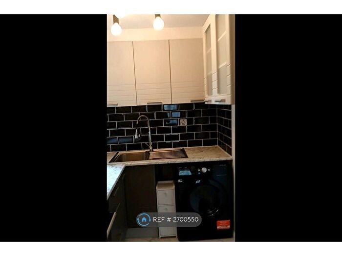 Studio To Rent In Thornton Heath, Surrey, CR7