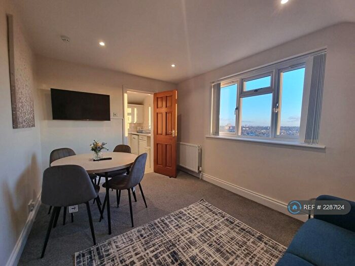 3 Bedroom Flat To Rent In Dollis Hill Lane, London, NW2