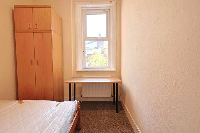 2 Bedroom Flat To Rent In Helmsley Road, Sandyford, Newcastle Upon Tyne, NE2