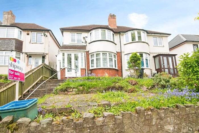 3 Bedroom Semi Detached House For Sale In Foden Road, Birmingham, B42