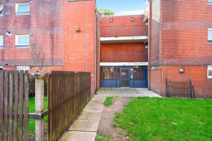 2 Bedroom Flat For Sale In Bodmin Court, Mansfield, NG18