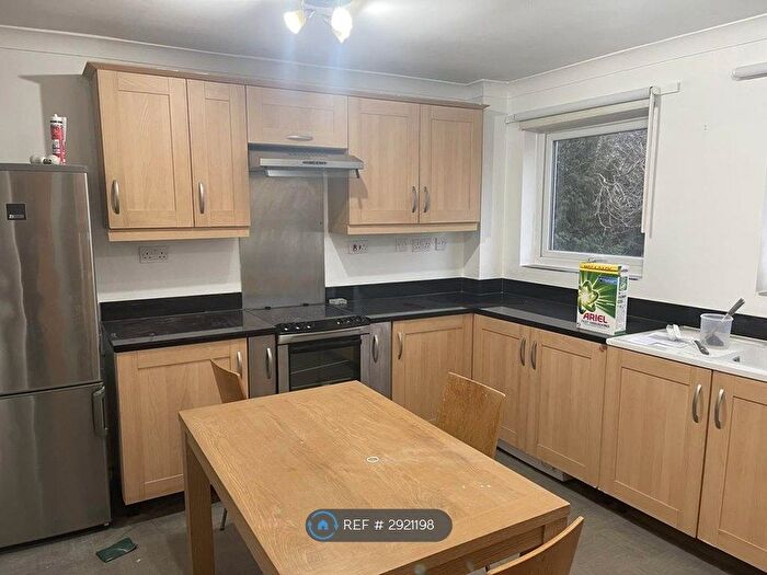 3 Bedroom Flat To Rent In Ivel Road, Stevenage, SG1