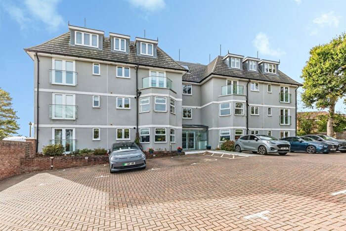 2 Bedroom Flat For Sale In Pine Avenue, Hastings, TN34