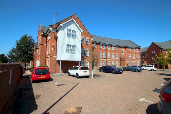 2 Bedroom Flat To Rent In Florey Gardens, Aylesbury, HP20