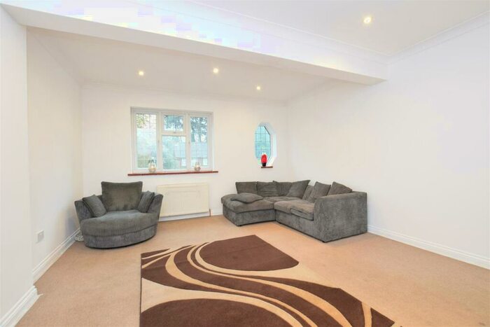 4 Bedroom Apartment To Rent In Fir Tree Road, Epsom, KT17