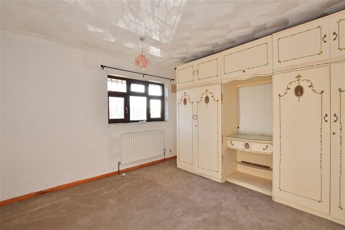 3 Bedroom Terraced House For Sale In Thatches Grove, Romford, Essex, RM6