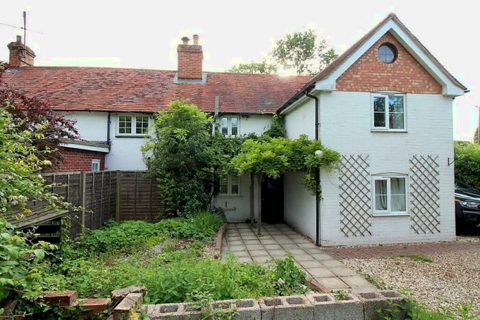 3 Bedroom Cottage For Sale In Shaw Lane, Baughurst, Tadley, RG26