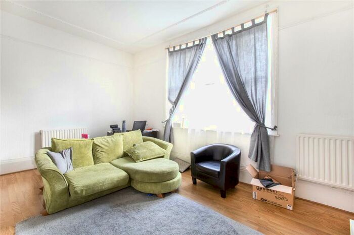2 Bedroom Apartment To Rent In Hoe Street, London, E17