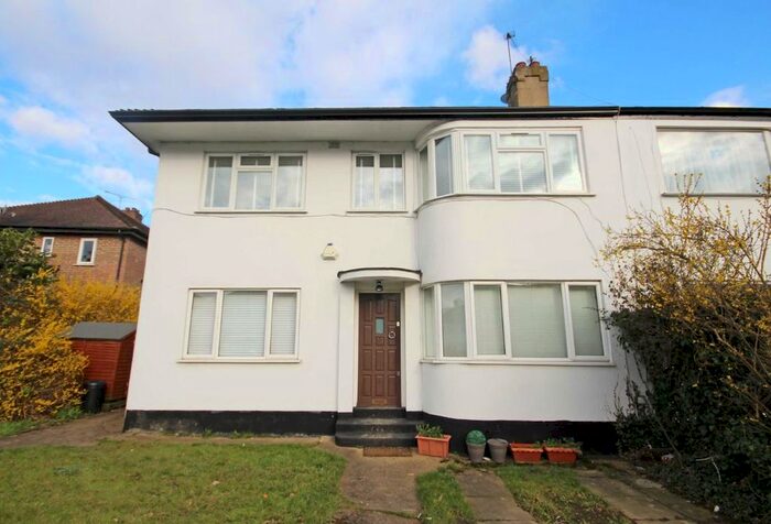 3 Bedroom Maisonette To Rent In Cavendish Avenue, London W13