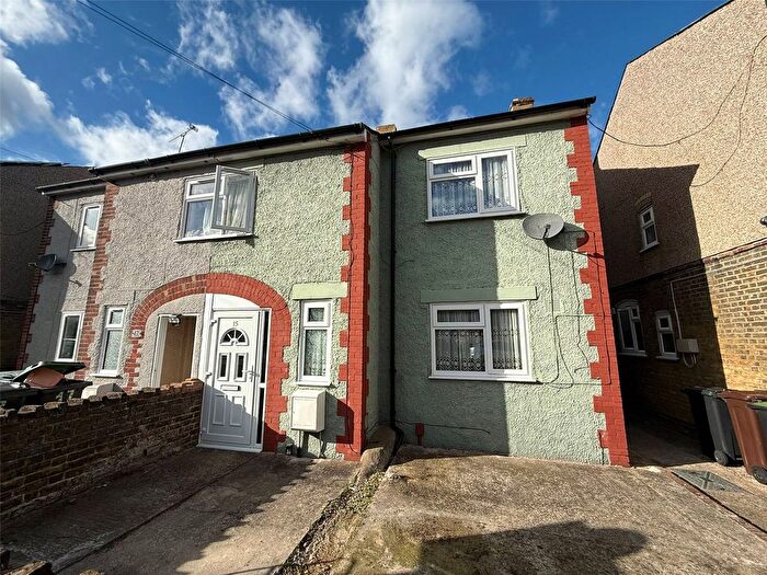 3 Bedroom Semi-Detached House For Sale In Waterdales, Northfleet, Kent, DA11