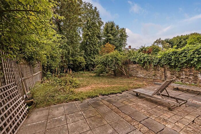 2 Bedroom Flat For Sale In Brondesbury Road, London, NW6