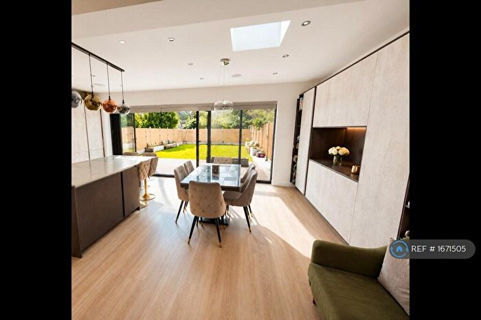 7 Bedroom Semi-Detached House To Rent In The Vale, London, NW11
