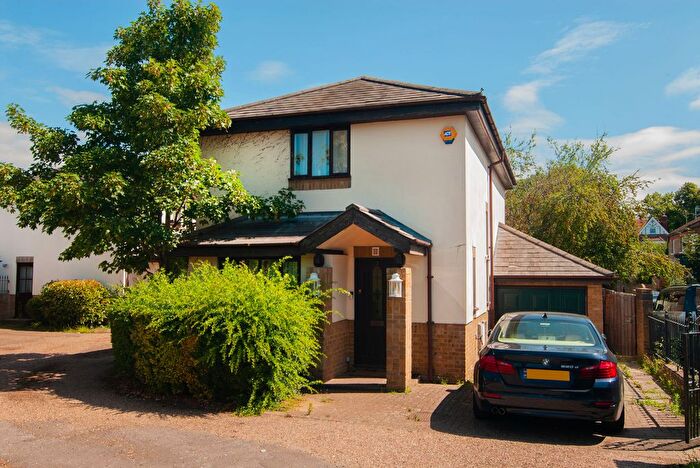 3 Bedroom Detached House To Rent In Henlow Place, Richmond, TW10