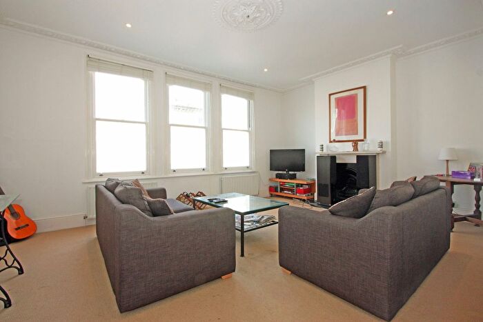 4 Bedroom Flat To Rent In Bishops Road, Fulham, London, SW6