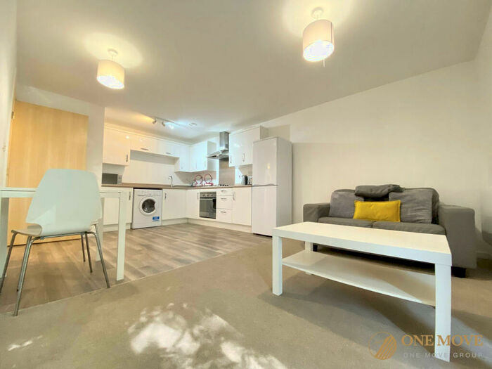 2 Bedroom Flat To Rent In Spinner House, Salford, M5