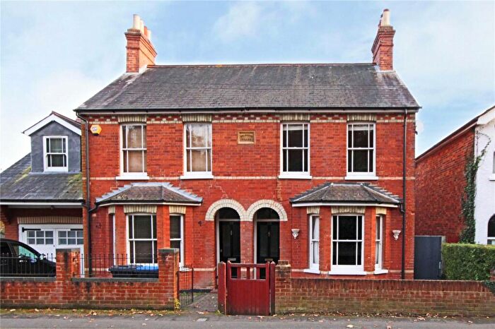 3 Bedroom Semi-Detached House To Rent In Chertsey, Surrey, KT16