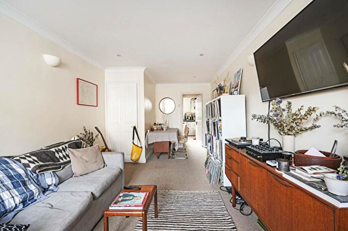 1 Bedroom Flat To Rent In Sandringham Road, Hackney, London, E8