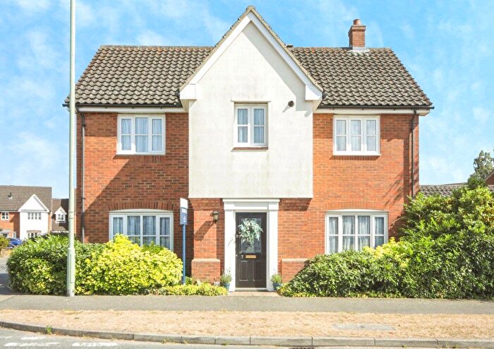 4 Bedroom Link Detached House For Sale In Wilkinson Drive, Kesgrave, Ipswich, Suffolk, IP5
