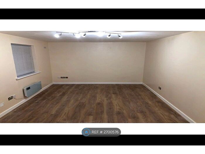 2 Bedroom Flat To Rent In Greenacre Gardens, London, E17