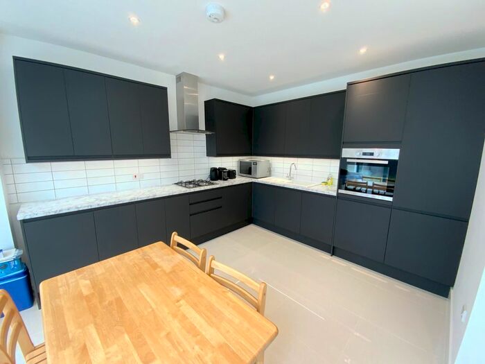 4 Bedroom End Of Terrace House To Rent In Hazelwood Avenue, Morden, SM4