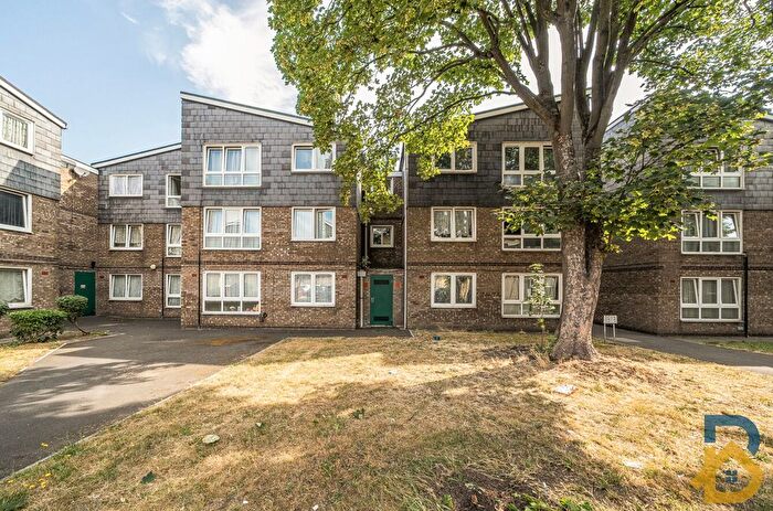 1 Bedroom Flat For Sale In Heenan Close, Barking, IG11