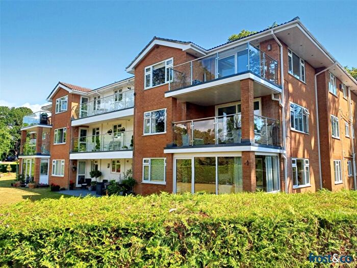 2 Bedroom Apartment For Sale In Overbury Road, Poole, Dorset, BH14