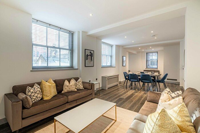 3 Bedroom Flat To Rent In Strutton Ground, Westminster, SW1P