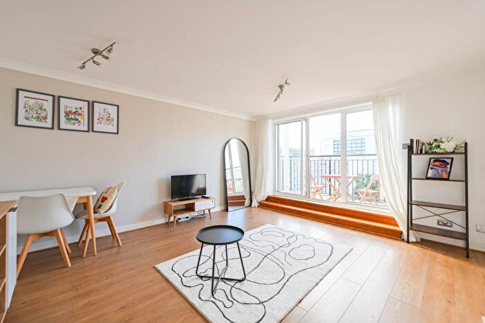 1 Bedroom Flat To Rent In Bartholomew Court, , Canary Wharf, London, E14