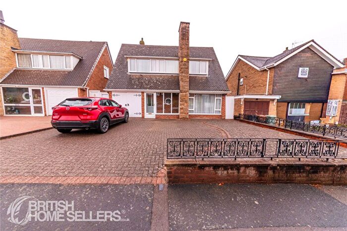 3 Bedroom Detached House For Sale In Bay Tree Road, Walsall, West Midlands, WS3