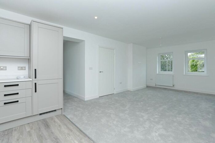 1 Bedroom Flat For Sale In Flat Railway House, Railway Close, CT16