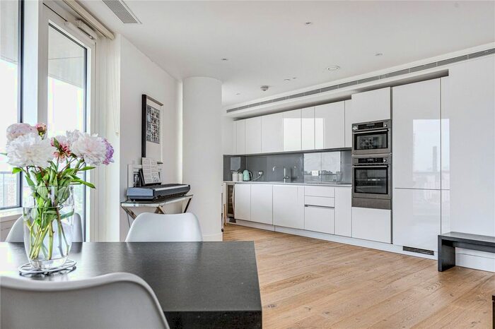 2 Bedroom Flat To Rent In Lombard Wharf, Lombard Road, SW11