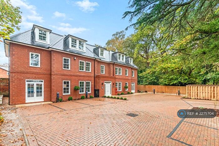 1 Bedroom Flat To Rent In St. Georges Avenue, Weybridge, KT13