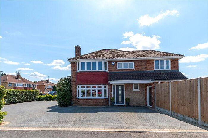 4 Bedroom Semi-Detached House For Sale In Ravenbank Road, Luton, Bedfordshire, LU2