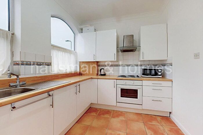 2 Bedroom Flat For Sale In Crewys Road, NW2
