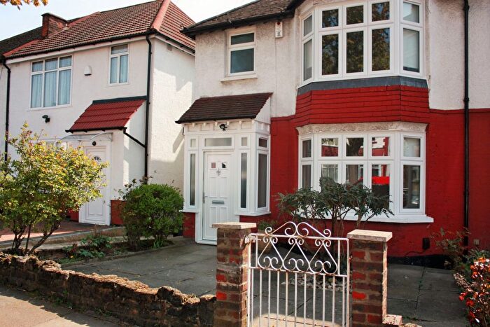 3 Bedroom Semi-Detached House To Rent In Upsdell Avenue, London, N13