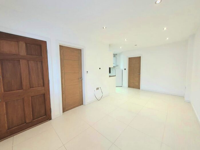 1 Bedroom Flat To Rent In Mostyn Road, WD23