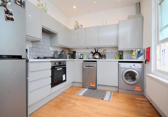 3 Bedroom Flat To Rent In Cardozo Road, Islington, N7