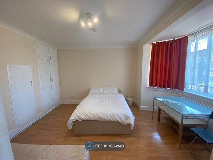 Studio To Rent In Tanfield Avenue, London, NW2