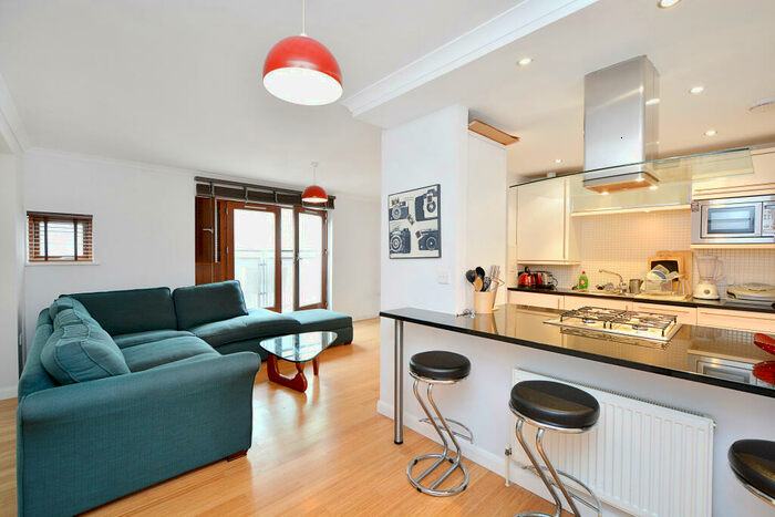 2 Bedroom Apartment To Rent In Waterson Street, Shoreditch, E2