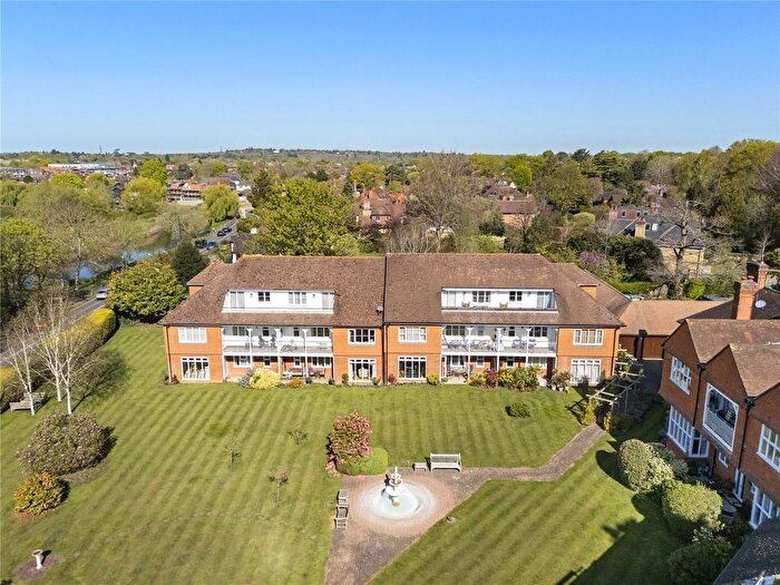 2 Bedroom Flat For Sale In Leigh Corner, Cobham, KT11