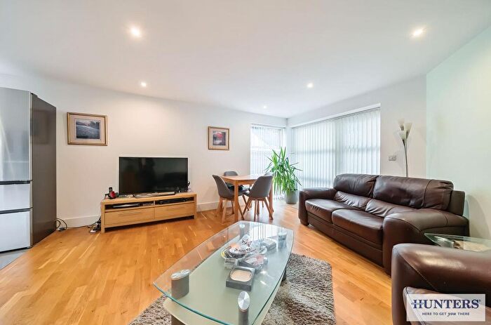 2 Bedroom Flat For Sale In Central Avenue, Welling, DA16