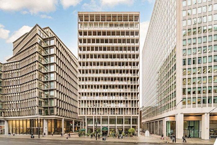 2 Bedroom Flat For Sale In Kings Gate Walk, Westminister, SW1E