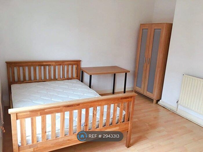 2 Bedroom Terraced House To Rent In Blandford Road, Salford, M6
