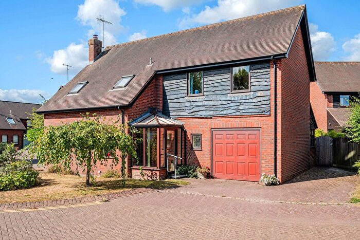 4 Bedroom Detached House For Sale In St Marys Close, Oxted, RH8