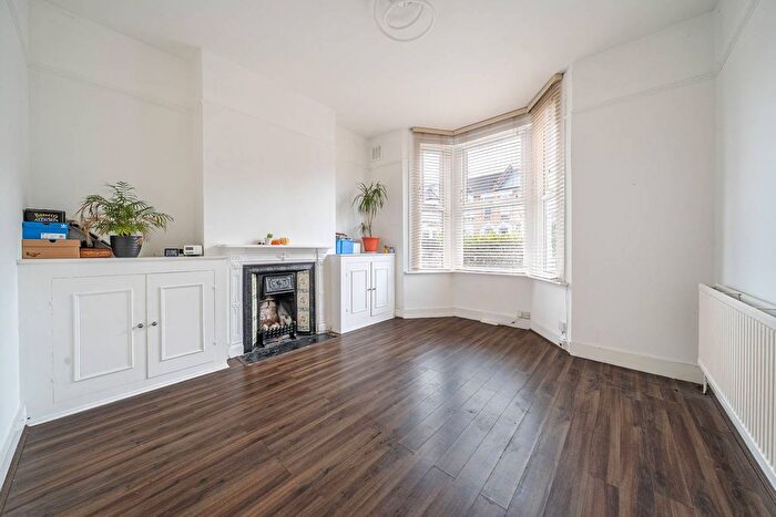 2 Bedroom Flat To Rent In Farley Road, Catford, London, SE6