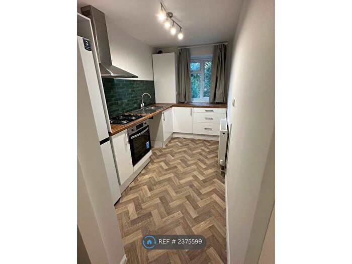 2 Bedroom Flat To Rent In Seafield Road, London, N11