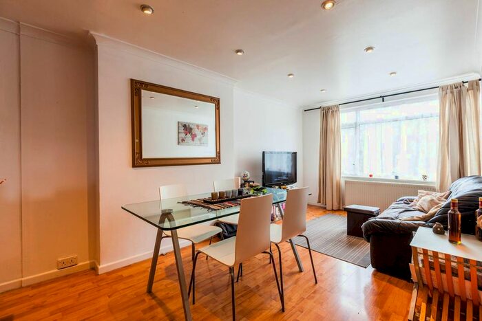 3 Bedroom Maisonette To Rent In Challice Way, Brixton, London, SW2